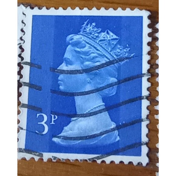 Vintage Queen Elizabeth II Stamp Trio: 1950s-70s Posted Collection - Picture 3 of 4